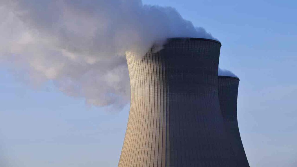 Tuumaenergia ja krüpto. Pildil on tuumajaam, mis illustreerib tuumaenergia krüptosektoris kasutust.