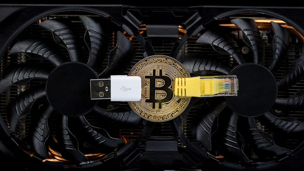 Pildil on arvuti graafikakaart koos bitcoini mündiga, mis illustreerib teemat:Mis juhtub, kui 2 bitcoini plokki leitakse samaaegselt?