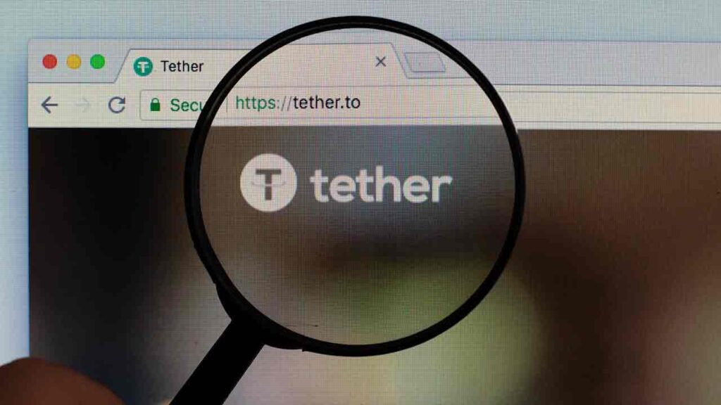 Pildil on arvuti ekraanil kuvatud Tether'i logo, mis illustreerib teemat Tether hakkab kasutama OMG võrku