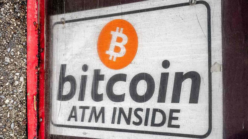 Pildil on silt Bitcoini ATM-i kohta,