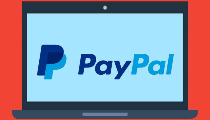 Pildil on PayPal'i logo, mis illustreerib teemat PayPal sekkub krüpto mängu